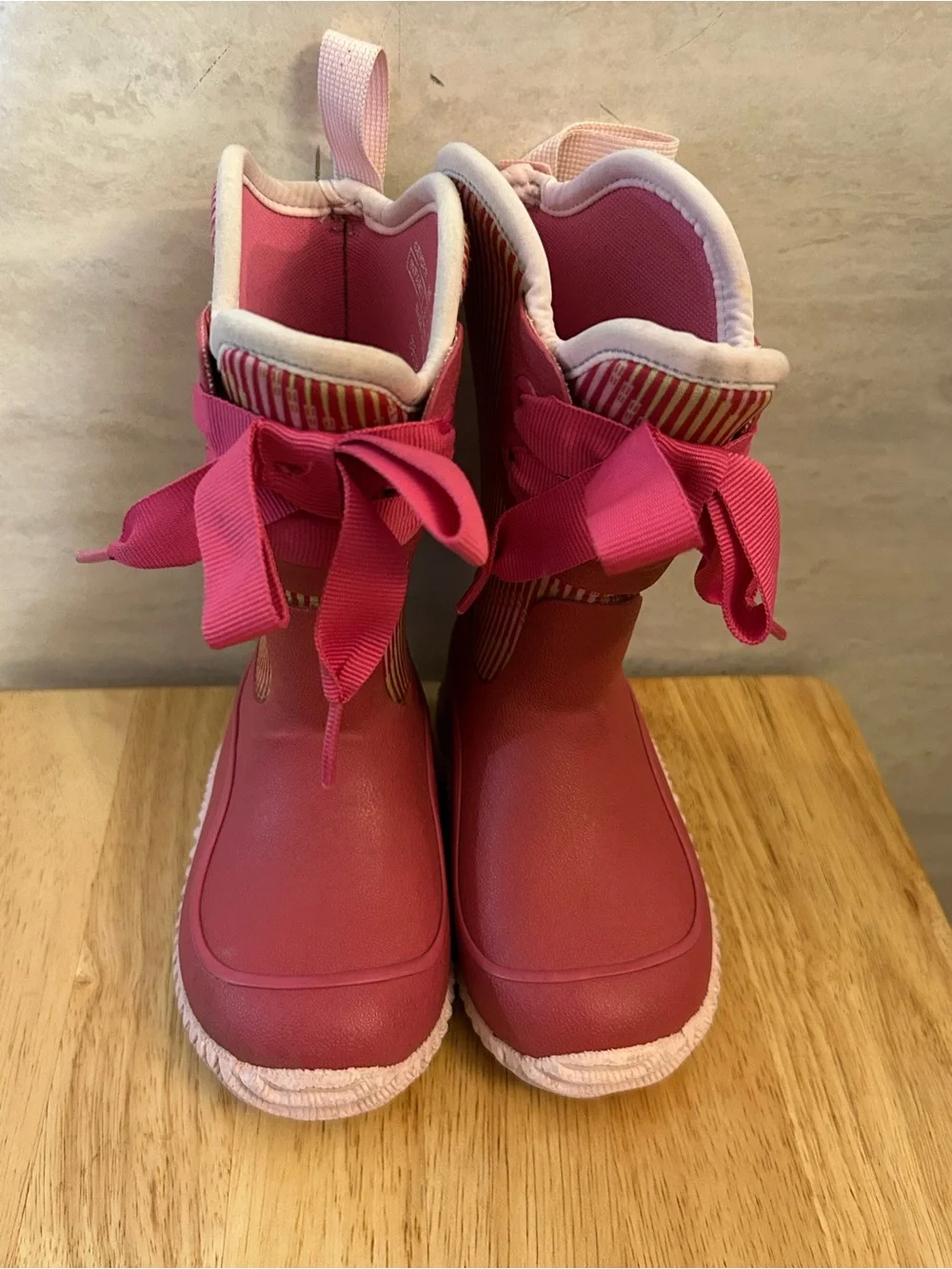 Muck Boot Kid's Halo Prints Boot in the Pink Ballerina Chevron style.